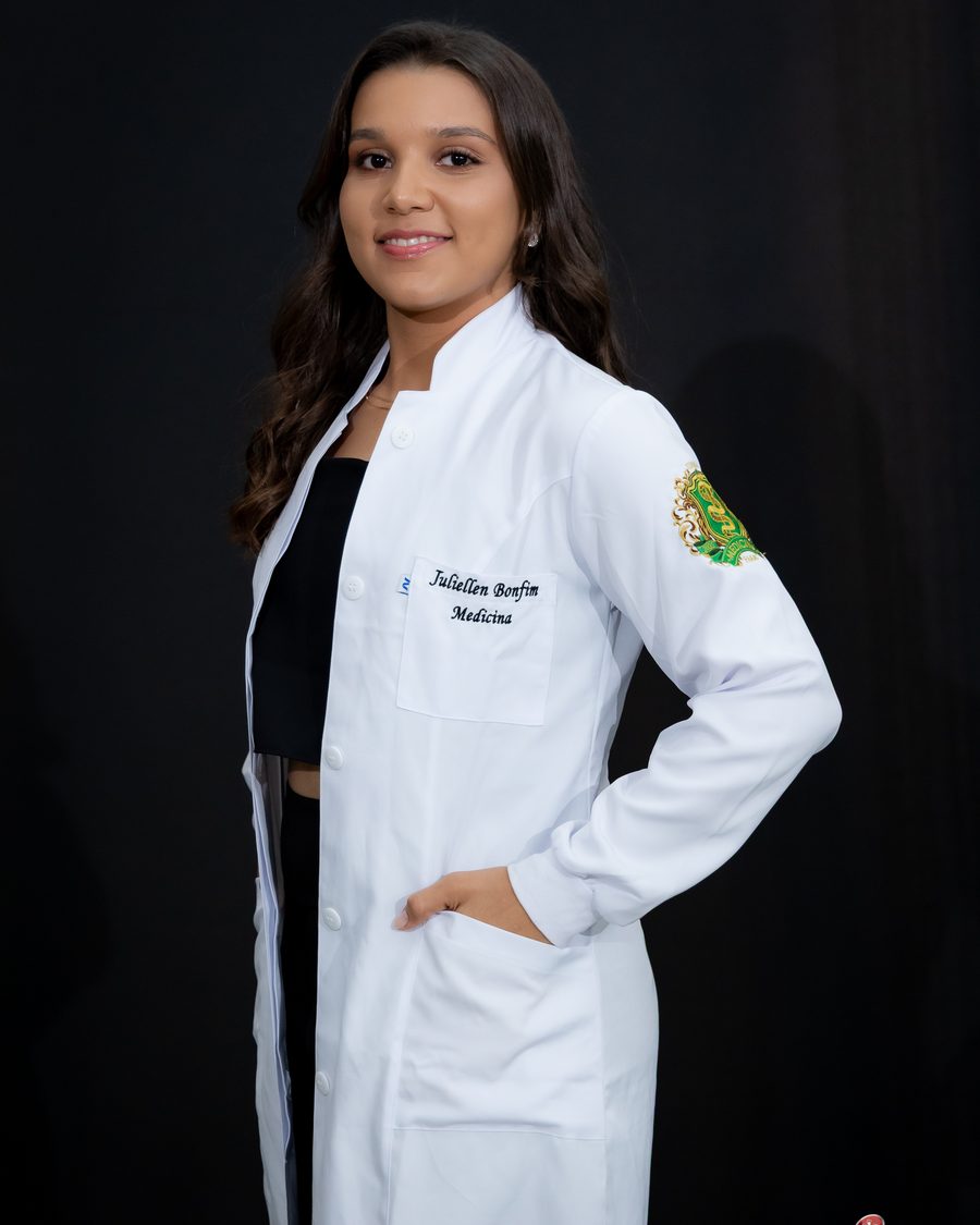 Estudante de Medicina da FAAr no dia da Cerimônia do Jaleco